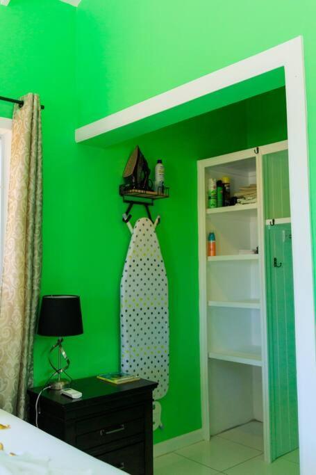 Maggie'S Inn Soufrière エクステリア 写真