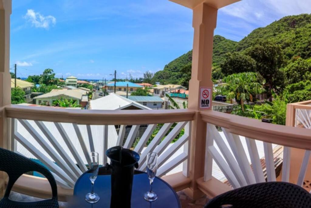 Maggie'S Inn Soufrière エクステリア 写真