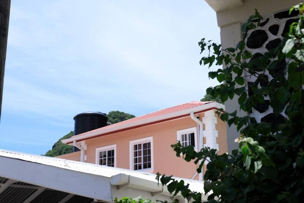 Maggie'S Inn Soufrière エクステリア 写真