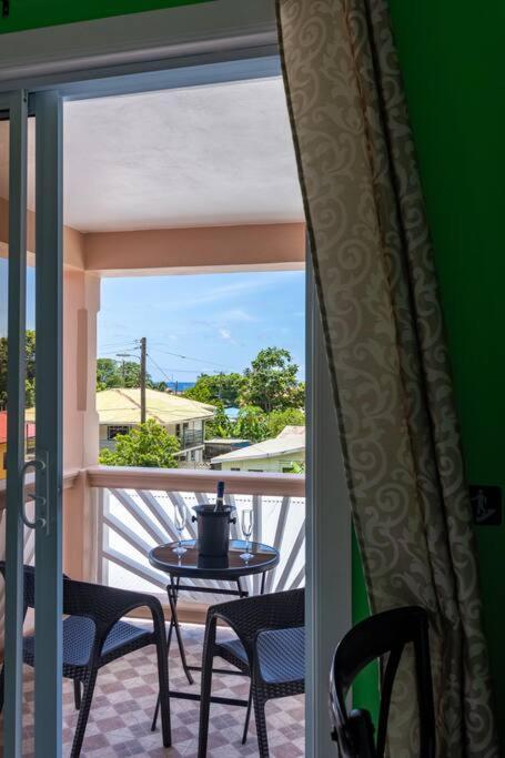 Maggie'S Inn Soufrière エクステリア 写真