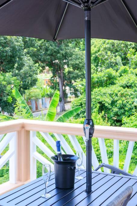 Maggie'S Inn Soufrière エクステリア 写真