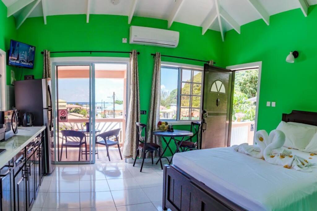Maggie'S Inn Soufrière エクステリア 写真